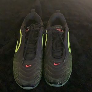 Nike AirMax 720 Running Shoe Black Bright Crimson